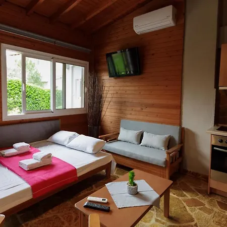 Wooden House بيت للعطل *