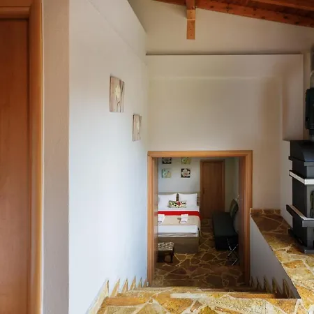 بيت للعطل Wooden House