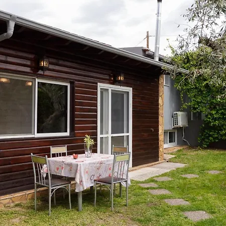 بيت للعطل Wooden House