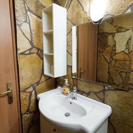 Wooden House بيت للعطل Mesimérion